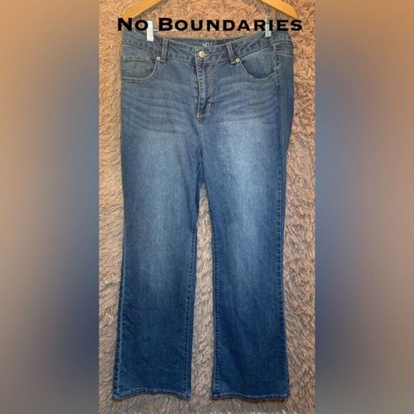 No Boundaries S:17 Stretch Boot Cut Jeans EUC Measurements in photos - Picture 1 of 3